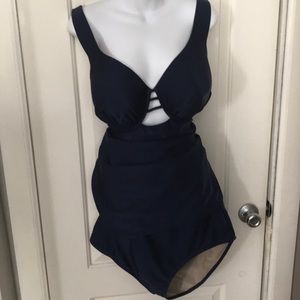Cacique 2 pc swim suit top 46C Bottoms are 20
